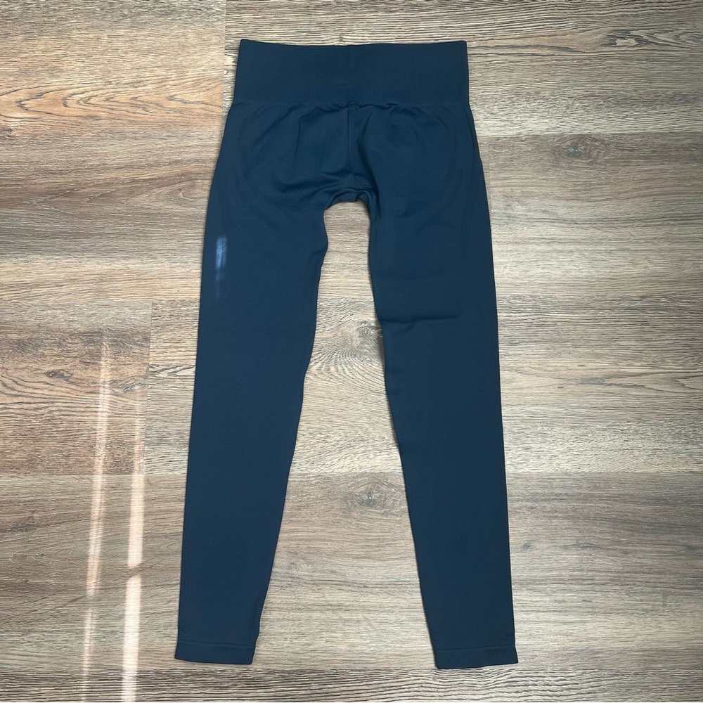 Gymshark Everyday Seamless Navy Leggings - Picture 6 of 9